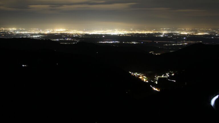 Dieses Bild zeigt eine Webcam-Aufnahme vom Achertal, aufgenommen am Mittwoch, den 29.01.2025 um 22:30 Uhr. Die Temperatur betrug 3.5°C.