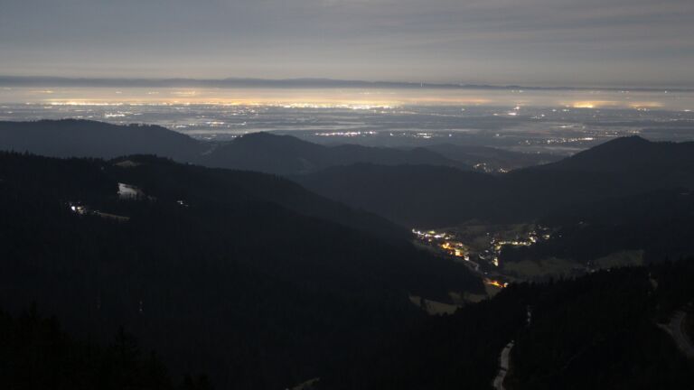 Dieses Bild zeigt eine Webcam-Aufnahme vom Achertal, aufgenommen am Dienstag, den 11.03.2025 um 02:30 Uhr. Die Temperatur betrug 4.5°C.