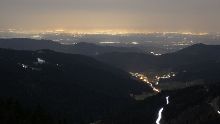 Dieses Bild zeigt eine Webcam-Aufnahme vom Achertal, aufgenommen am Sonntag, den 09.03.2025 um 21:30 Uhr. Die Temperatur betrug 9.3°C.