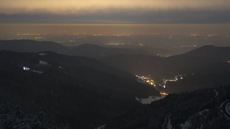 Dieses Bild zeigt eine Webcam-Aufnahme vom Achertal, aufgenommen am Sonntag, den 16.02.2025 um 00:00 Uhr. Die Temperatur betrug -5.3°C.