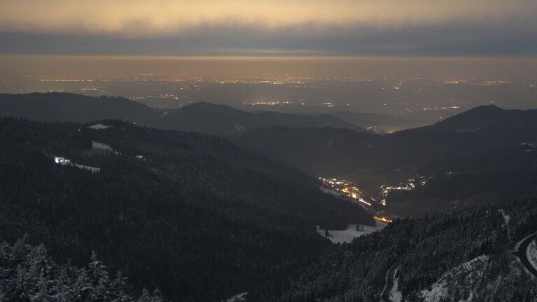 Dieses Bild zeigt eine Webcam-Aufnahme vom Achertal, aufgenommen am Sonntag, den 16.02.2025 um 00:30 Uhr. Die Temperatur betrug -5.4°C.