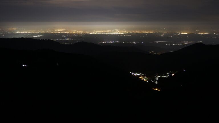 Dieses Bild zeigt eine Webcam-Aufnahme vom Achertal, aufgenommen am Samstag, den 22.02.2025 um 03:00 Uhr. Die Temperatur betrug 10.2°C.