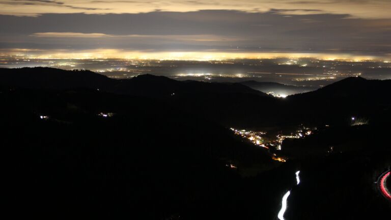 Dieses Bild zeigt eine Webcam-Aufnahme vom Achertal, aufgenommen am Mittwoch, den 22.01.2025 um 19:30 Uhr. Die Temperatur betrug 5.2°C.