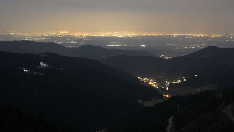 Dieses Bild zeigt eine Webcam-Aufnahme vom Achertal, aufgenommen am Sonntag, den 09.03.2025 um 22:00 Uhr. Die Temperatur betrug 9.1°C.