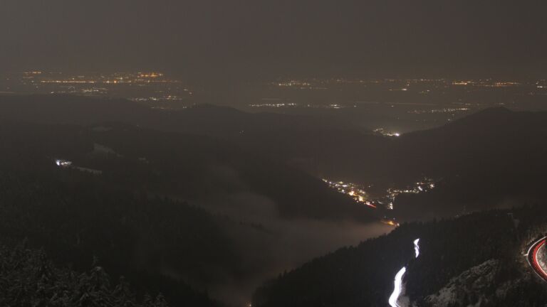 Dieses Bild zeigt eine Webcam-Aufnahme vom Achertal, aufgenommen am Freitag, den 28.02.2025 um 21:00 Uhr. Die Temperatur betrug -2°C.