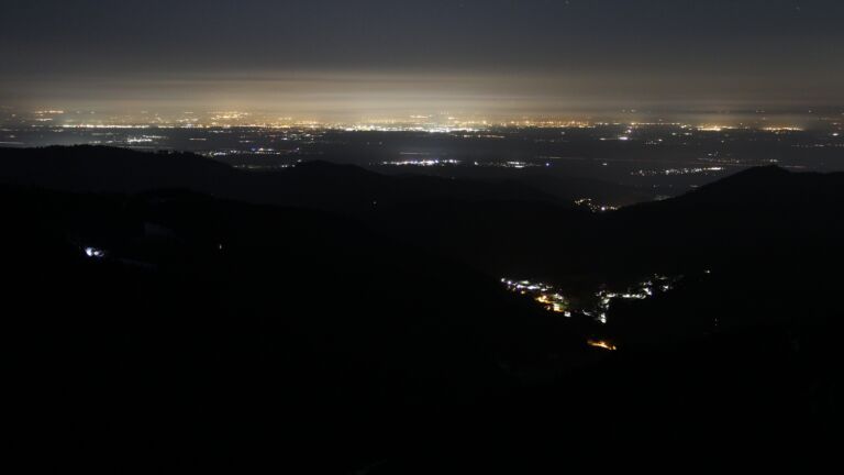 Dieses Bild zeigt eine Webcam-Aufnahme vom Achertal, aufgenommen am Donnerstag, den 06.03.2025 um 01:30 Uhr. Die Temperatur betrug 8.2°C.