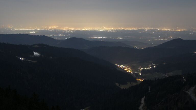 Dieses Bild zeigt eine Webcam-Aufnahme vom Achertal, aufgenommen am Sonntag, den 09.03.2025 um 23:00 Uhr. Die Temperatur betrug 9.2°C.