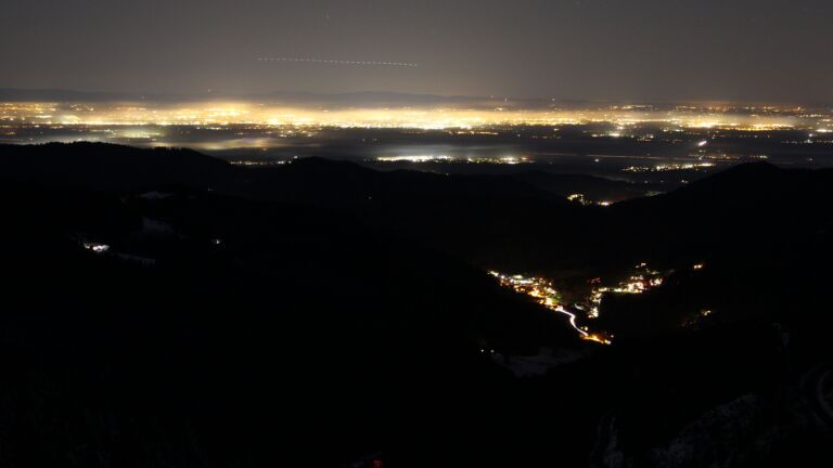 Dieses Bild zeigt eine Webcam-Aufnahme vom Achertal, aufgenommen am Donnerstag, den 26.12.2024 um 06:50 Uhr. Die Temperatur betrug 1.2°C.