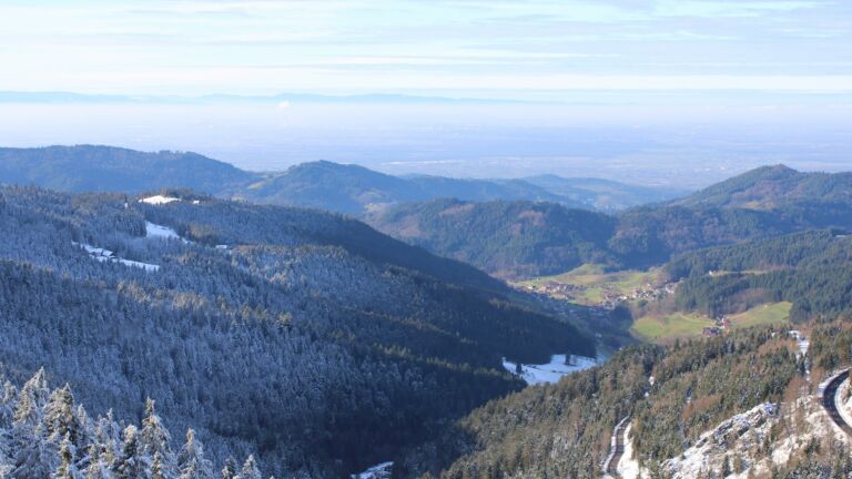 Dieses Bild zeigt eine Webcam-Aufnahme vom Achertal, aufgenommen am Mittwoch, den 25.12.2024 um 13:10 Uhr. Die Temperatur betrug 1.6°C.