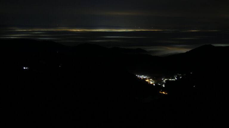 Dieses Bild zeigt eine Webcam-Aufnahme vom Achertal, aufgenommen am Mittwoch, den 22.01.2025 um 01:30 Uhr. Die Temperatur betrug 3.7°C.