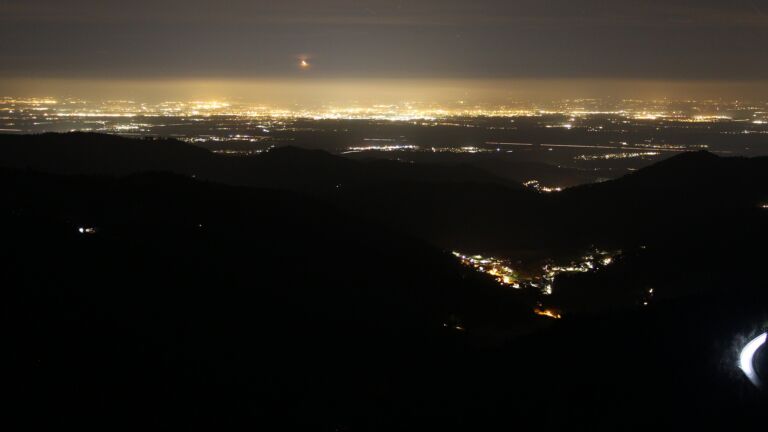 Dieses Bild zeigt eine Webcam-Aufnahme vom Achertal, aufgenommen am Freitag, den 31.01.2025 um 21:30 Uhr. Die Temperatur betrug -3.8°C.