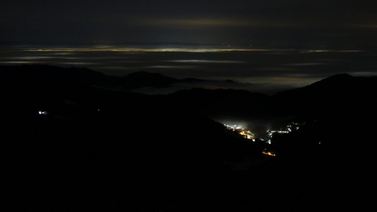 Dieses Bild zeigt eine Webcam-Aufnahme vom Achertal, aufgenommen am Mittwoch, den 22.01.2025 um 02:00 Uhr. Die Temperatur betrug 3.2°C.