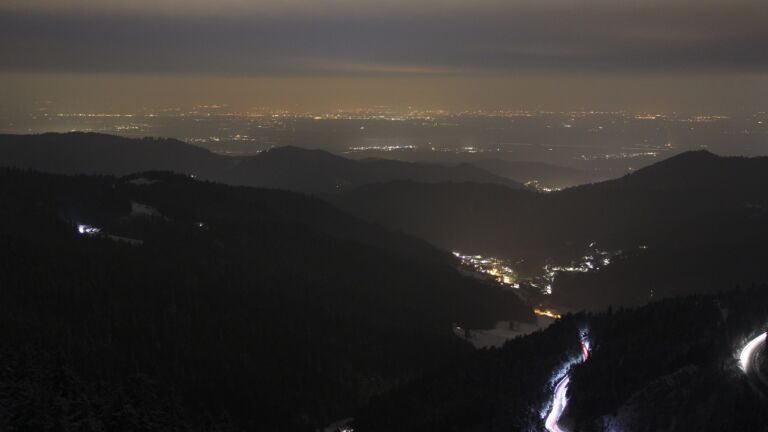 Dieses Bild zeigt eine Webcam-Aufnahme vom Achertal, aufgenommen am Samstag, den 15.02.2025 um 21:00 Uhr. Die Temperatur betrug -5.1°C.