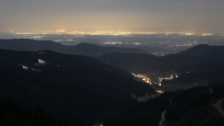 Dieses Bild zeigt eine Webcam-Aufnahme vom Achertal, aufgenommen am Sonntag, den 09.03.2025 um 22:30 Uhr. Die Temperatur betrug 9.1°C.