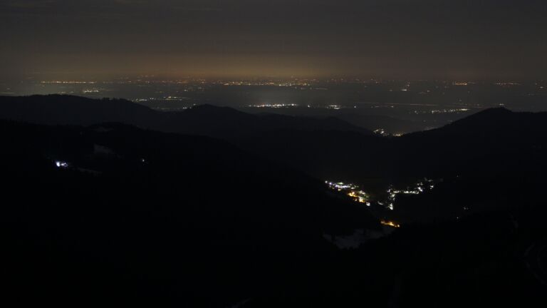 Dieses Bild zeigt eine Webcam-Aufnahme vom Achertal, aufgenommen am Donnerstag, den 20.02.2025 um 03:30 Uhr. Die Temperatur betrug 4.6°C.