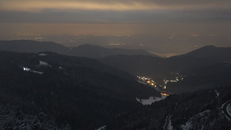 Dieses Bild zeigt eine Webcam-Aufnahme vom Achertal, aufgenommen am Sonntag, den 16.02.2025 um 04:00 Uhr. Die Temperatur betrug -5.2°C.