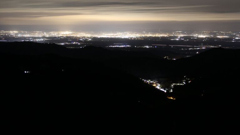 Dieses Bild zeigt eine Webcam-Aufnahme vom Achertal, aufgenommen am Donnerstag, den 30.01.2025 um 05:30 Uhr. Die Temperatur betrug 3.9°C.