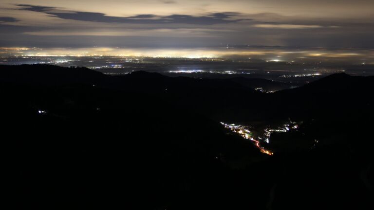 Dieses Bild zeigt eine Webcam-Aufnahme vom Achertal, aufgenommen am Mittwoch, den 22.01.2025 um 22:30 Uhr. Die Temperatur betrug 6.6°C.