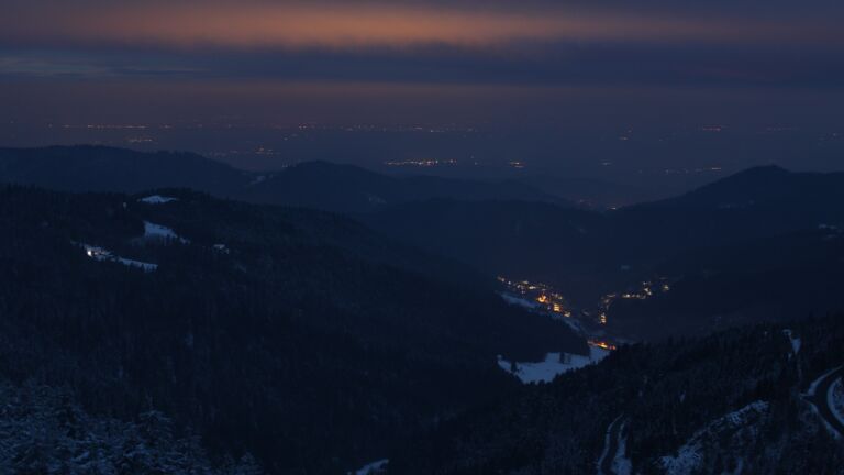 Dieses Bild zeigt eine Webcam-Aufnahme vom Achertal, aufgenommen am Sonntag, den 16.02.2025 um 06:50 Uhr. Die Temperatur betrug -5.6°C.