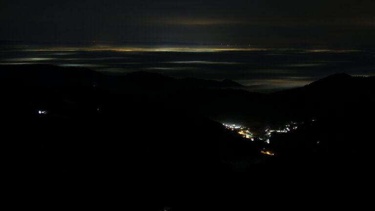 Dieses Bild zeigt eine Webcam-Aufnahme vom Achertal, aufgenommen am Mittwoch, den 22.01.2025 um 00:30 Uhr. Die Temperatur betrug 3.6°C.