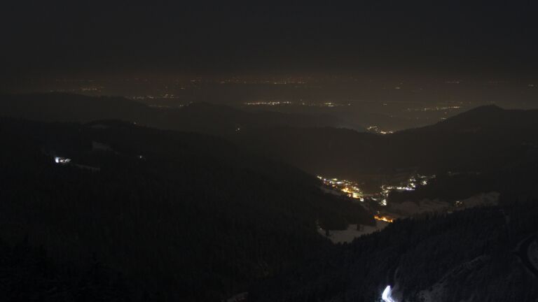 Dieses Bild zeigt eine Webcam-Aufnahme vom Achertal, aufgenommen am Freitag, den 14.02.2025 um 21:30 Uhr. Die Temperatur betrug -6.2°C.