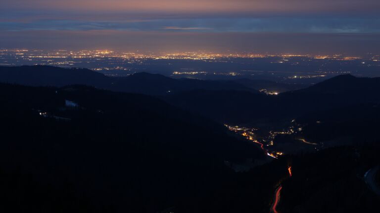 Dieses Bild zeigt eine Webcam-Aufnahme vom Achertal, aufgenommen am Donnerstag, den 20.02.2025 um 18:40 Uhr. Die Temperatur betrug 6.9°C.