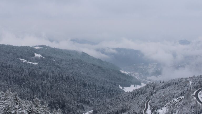 Dieses Bild zeigt eine Webcam-Aufnahme vom Achertal, aufgenommen am Freitag, den 14.02.2025 um 15:00 Uhr. Die Temperatur betrug -5.3°C.