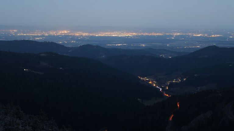 Dieses Bild zeigt eine Webcam-Aufnahme vom Achertal, aufgenommen am Samstag, den 01.02.2025 um 07:10 Uhr. Die Temperatur betrug -4.9°C.