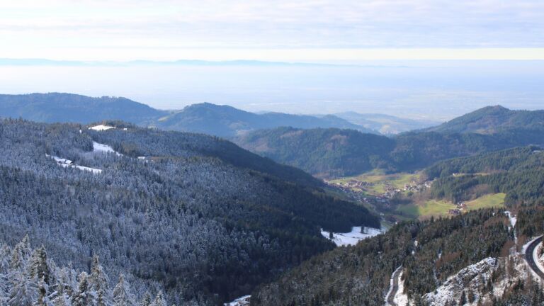 Dieses Bild zeigt eine Webcam-Aufnahme vom Achertal, aufgenommen am Mittwoch, den 25.12.2024 um 13:50 Uhr. Die Temperatur betrug 1.4°C.