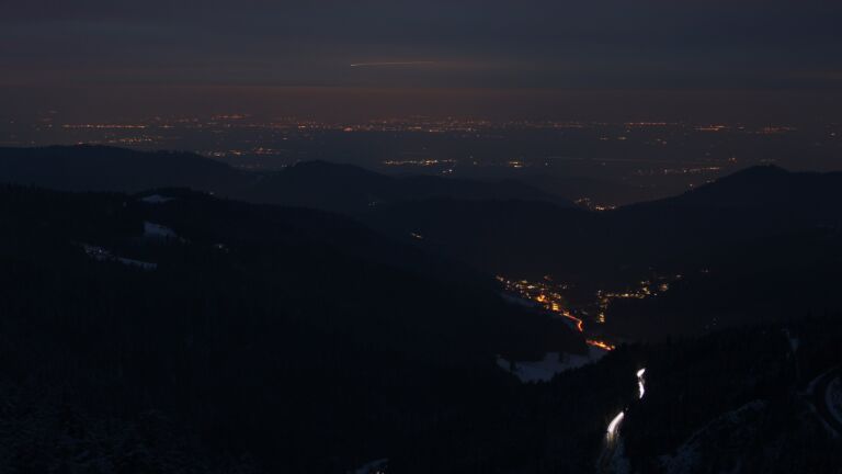 Dieses Bild zeigt eine Webcam-Aufnahme vom Achertal, aufgenommen am Samstag, den 15.02.2025 um 18:40 Uhr. Die Temperatur betrug -4.8°C.