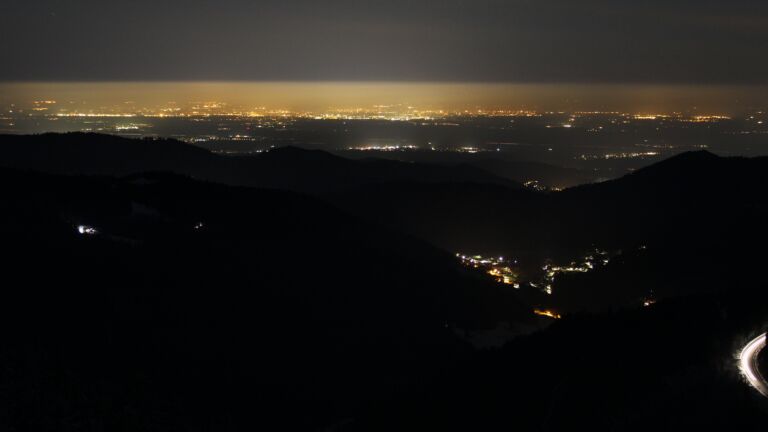 Dieses Bild zeigt eine Webcam-Aufnahme vom Achertal, aufgenommen am Mittwoch, den 19.02.2025 um 01:00 Uhr. Die Temperatur betrug -7.4°C.