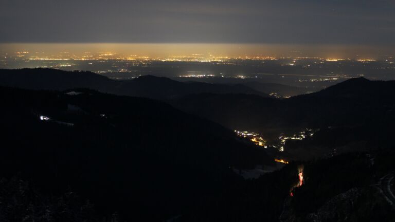 Dieses Bild zeigt eine Webcam-Aufnahme vom Achertal, aufgenommen am Mittwoch, den 19.02.2025 um 04:00 Uhr. Die Temperatur betrug -5.6°C.