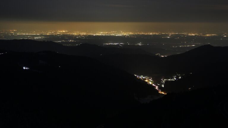 Dieses Bild zeigt eine Webcam-Aufnahme vom Achertal, aufgenommen am Montag, den 17.02.2025 um 22:00 Uhr. Die Temperatur betrug -5.4°C.