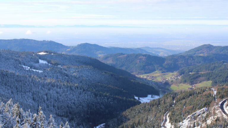 Dieses Bild zeigt eine Webcam-Aufnahme vom Achertal, aufgenommen am Mittwoch, den 25.12.2024 um 13:20 Uhr. Die Temperatur betrug 1.4°C.