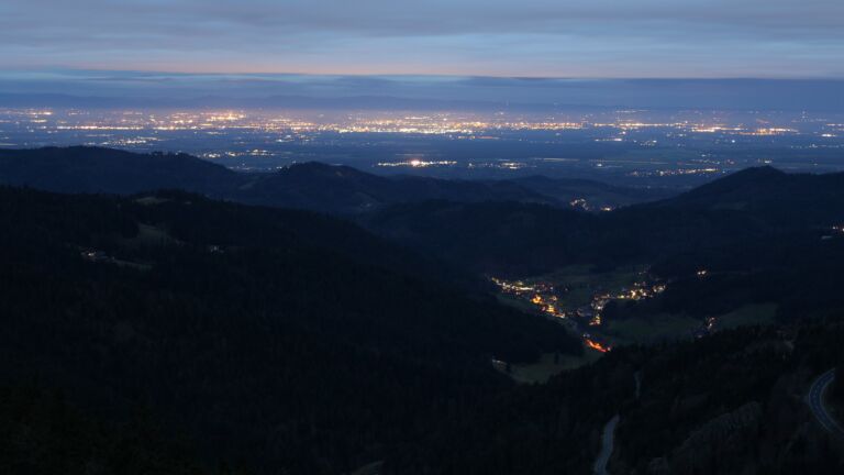 Dieses Bild zeigt eine Webcam-Aufnahme vom Achertal, aufgenommen am Samstag, den 07.12.2024 um 07:30 Uhr. Die Temperatur betrug 3.3°C.