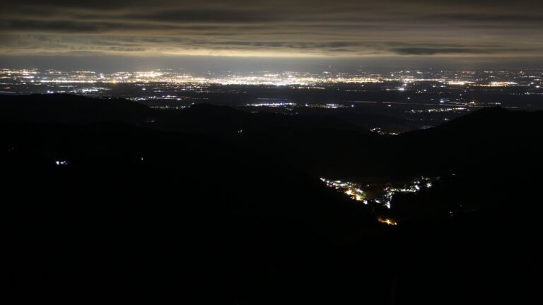 Dieses Bild zeigt eine Webcam-Aufnahme vom Achertal, aufgenommen am Samstag, den 22.02.2025 um 23:00 Uhr. Die Temperatur betrug 5°C.