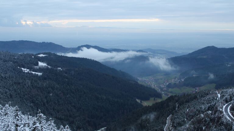 Dieses Bild zeigt eine Webcam-Aufnahme vom Achertal, aufgenommen am Mittwoch, den 04.12.2024 um 16:40 Uhr. Die Temperatur betrug -2.3°C.