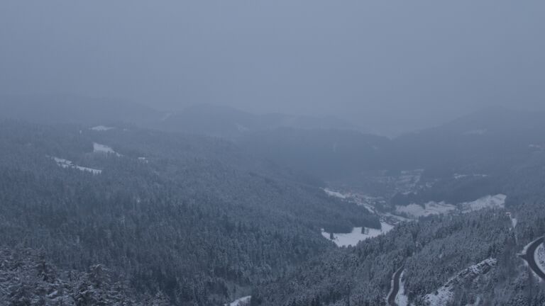 Dieses Bild zeigt eine Webcam-Aufnahme vom Achertal, aufgenommen am Freitag, den 14.02.2025 um 18:00 Uhr. Die Temperatur betrug -6°C.