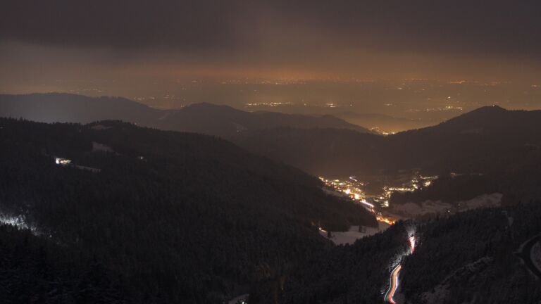 Dieses Bild zeigt eine Webcam-Aufnahme vom Achertal, aufgenommen am Freitag, den 14.02.2025 um 18:50 Uhr. Die Temperatur betrug -5.9°C.