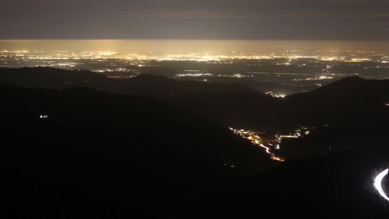 Dieses Bild zeigt eine Webcam-Aufnahme vom Achertal, aufgenommen am Freitag, den 31.01.2025 um 20:30 Uhr. Die Temperatur betrug -3.7°C.