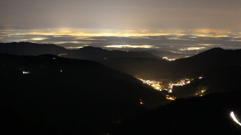 Dieses Bild zeigt eine Webcam-Aufnahme vom Achertal, aufgenommen am Freitag, den 29.11.2024 um 22:00 Uhr. Die Temperatur betrug -2.1°C.