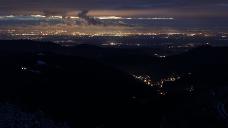 Dieses Bild zeigt eine Webcam-Aufnahme vom Achertal, aufgenommen am Mittwoch, den 04.12.2024 um 17:30 Uhr. Die Temperatur betrug -2.3°C.