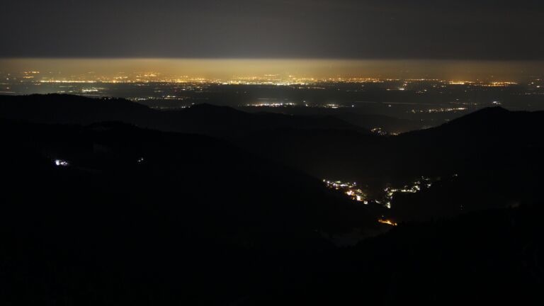 Dieses Bild zeigt eine Webcam-Aufnahme vom Achertal, aufgenommen am Mittwoch, den 19.02.2025 um 00:30 Uhr. Die Temperatur betrug -7.2°C.