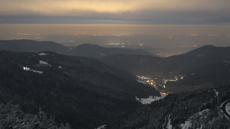 Dieses Bild zeigt eine Webcam-Aufnahme vom Achertal, aufgenommen am Sonntag, den 16.02.2025 um 01:30 Uhr. Die Temperatur betrug -4.6°C.