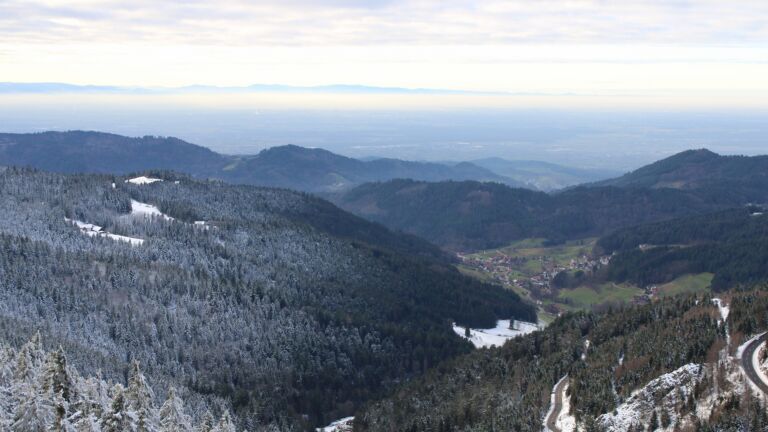 Dieses Bild zeigt eine Webcam-Aufnahme vom Achertal, aufgenommen am Mittwoch, den 25.12.2024 um 14:40 Uhr. Die Temperatur betrug 1°C.