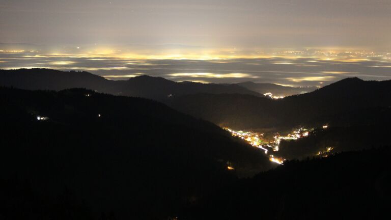 Dieses Bild zeigt eine Webcam-Aufnahme vom Achertal, aufgenommen am Freitag, den 29.11.2024 um 21:00 Uhr. Die Temperatur betrug -2.1°C.