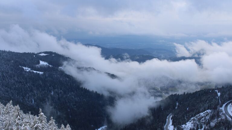 Dieses Bild zeigt eine Webcam-Aufnahme vom Achertal, aufgenommen am Freitag, den 28.02.2025 um 16:30 Uhr. Die Temperatur betrug -1.2°C.