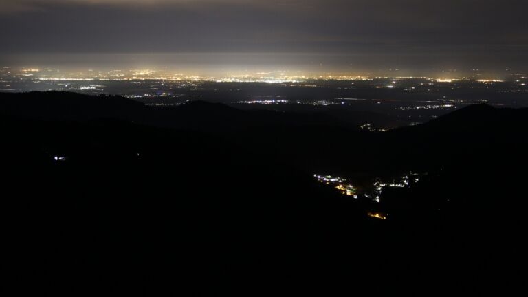 Dieses Bild zeigt eine Webcam-Aufnahme vom Achertal, aufgenommen am Samstag, den 22.02.2025 um 01:30 Uhr. Die Temperatur betrug 10.6°C.