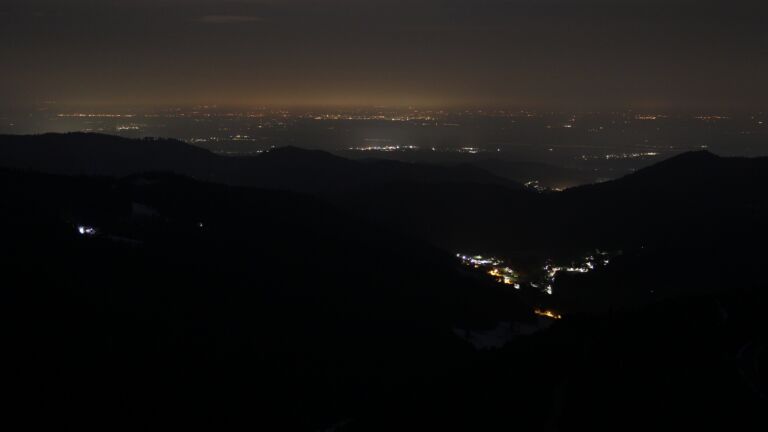 Dieses Bild zeigt eine Webcam-Aufnahme vom Achertal, aufgenommen am Donnerstag, den 20.02.2025 um 03:00 Uhr. Die Temperatur betrug 4.4°C.