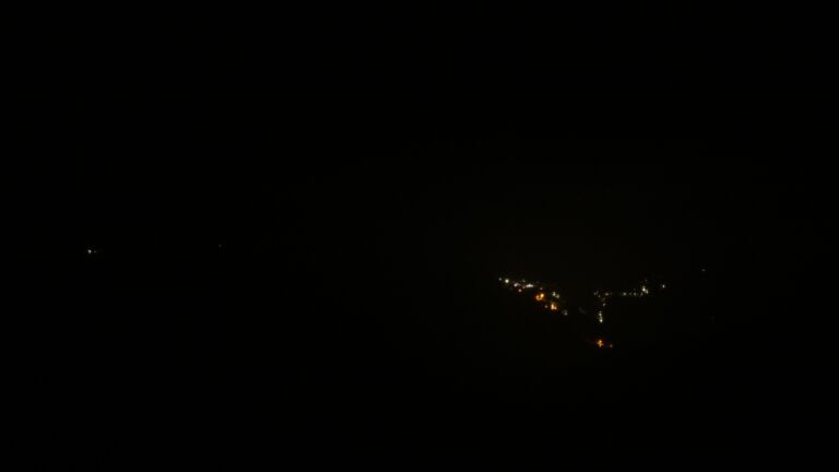 Dieses Bild zeigt eine Webcam-Aufnahme vom Achertal, aufgenommen am Dienstag, den 25.02.2025 um 01:00 Uhr. Die Temperatur betrug 3.6°C.